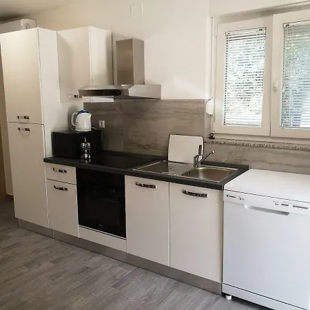 Iva Apartman *